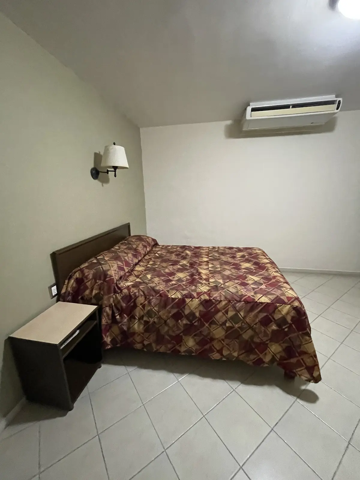 HOTEL FLORES HILLS — foto 2 de 3