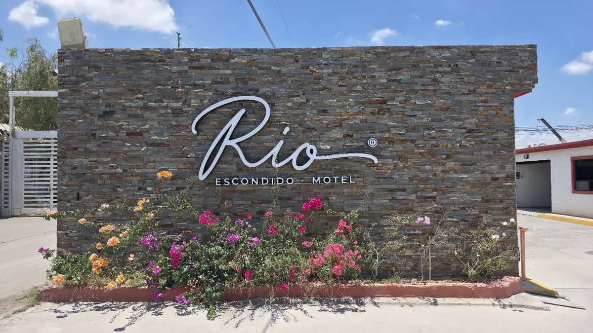Motel Río Escondido