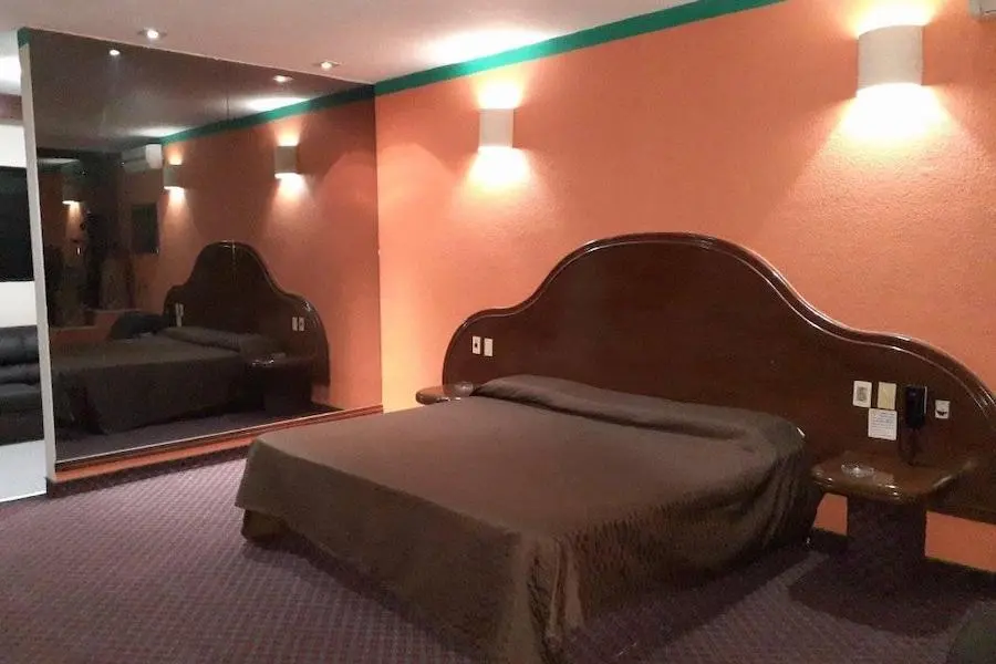 Auto Hotel Señorial