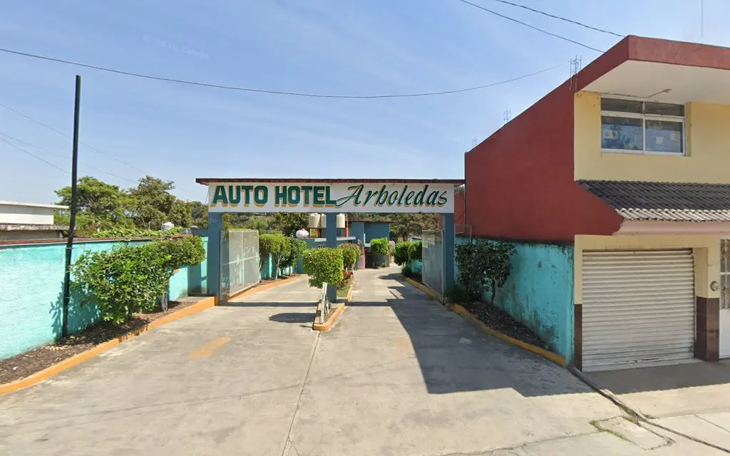 Auto Hotel arboledas
