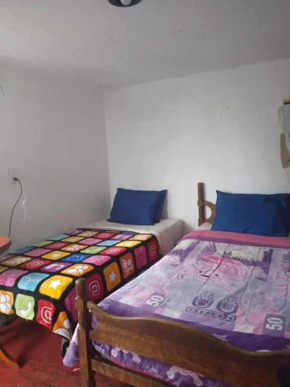 Cálida habitación en casa hogareña. Ambiente familiar. — foto 3 de 3
