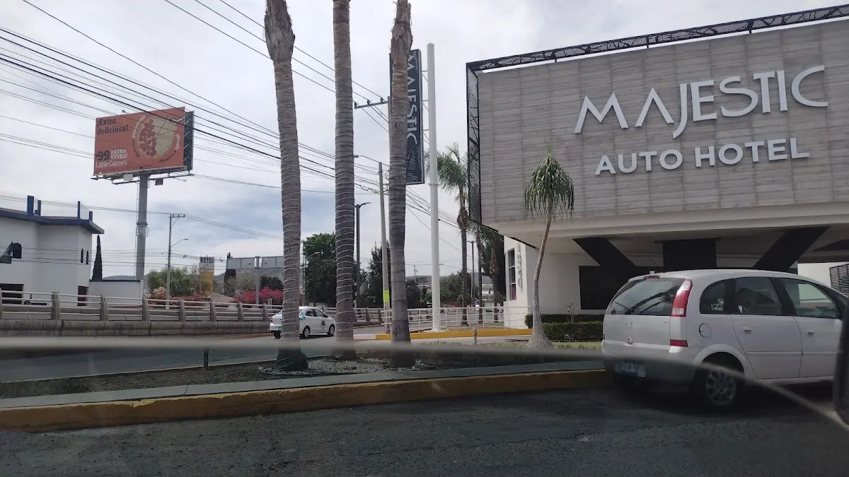 Majestic Auto Hotel & Suites