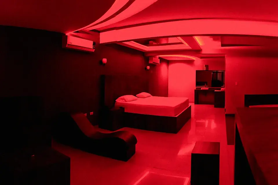 V Motel & Suites