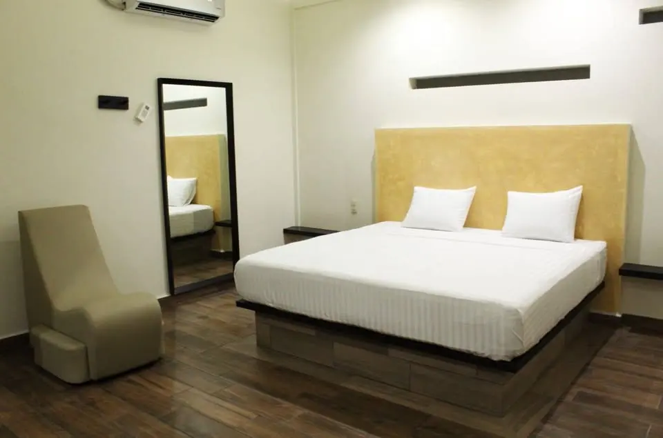 MOTEL SUITES