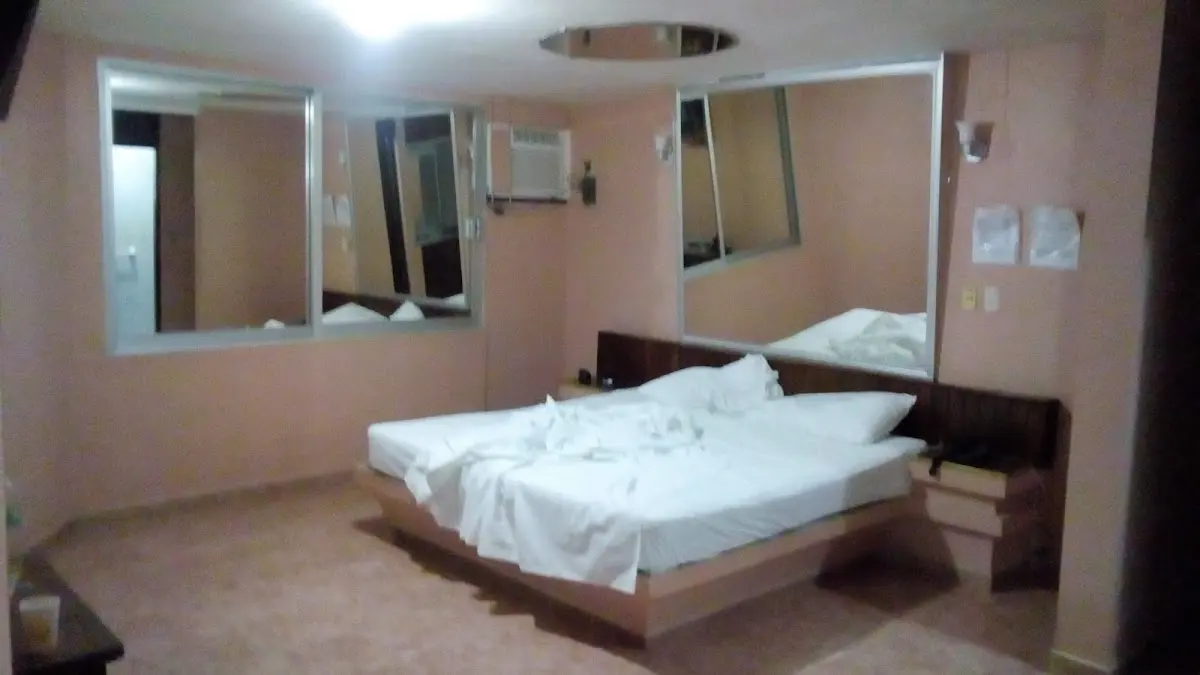 Autohotel Los Girasoles
